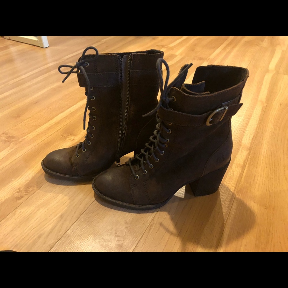 UGG boots size 8 brown.
